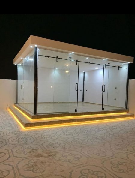 أشكال مجالس زجاجية مودرن وسندويش بانل بحي ابحرالشمالية |تركيب غرف زجاجية خارجية 2026